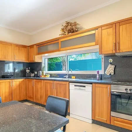 Violla Private Swimming Pool Holiday home Arco da Calheta (Madeira)